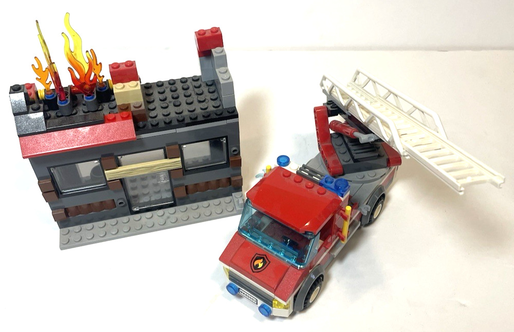 LEGO City: Fire Emergency 60003 Pre-Owned Fire Truck & Building No Box See Pics